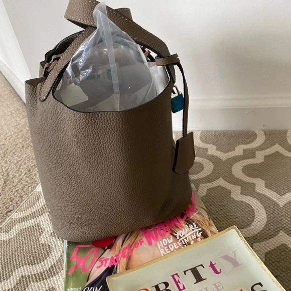 Soft leather bucket bag; NWOT - Picture 6 of 12